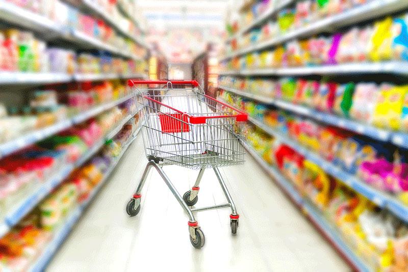 empty grocery cart in blurry isle