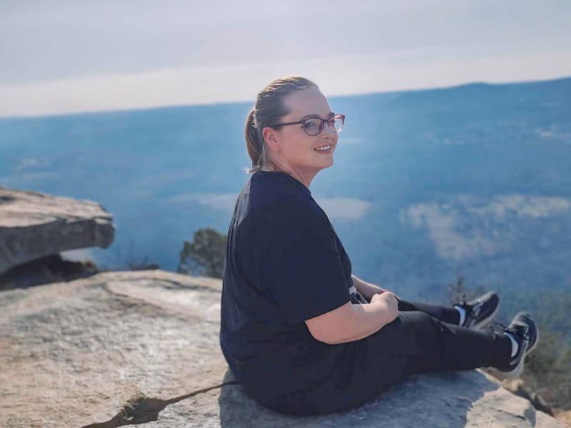 阿肯色州Pinnacle山州立公园的Sarah Steinsiek说. 自从她妈妈死于心脏病后，徒步旅行是她保持健康的方法之一. (图片来源:Sarah Steinsiek)